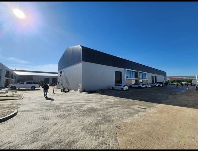 761M² WAREHOUSE TO LET IN STIKLAND INDUSTRIAL